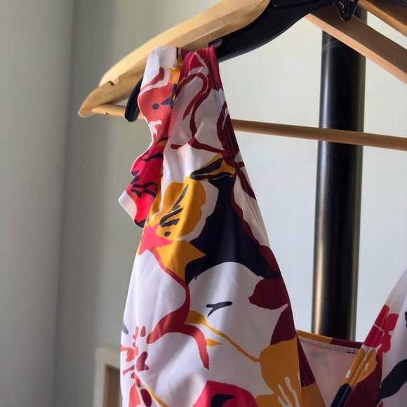 NWT $108 Anne Cole One PC PLUS Swimsuit Floral V-Neckline Ruffle Straps - Picture 2 of 6